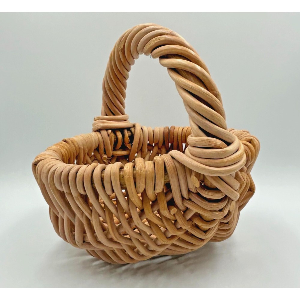 Vintage Butt Basket Hand Woven Harvesting 9" Diameter with Twisted Handle